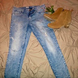 Distressed acid wash Massimo jeggings